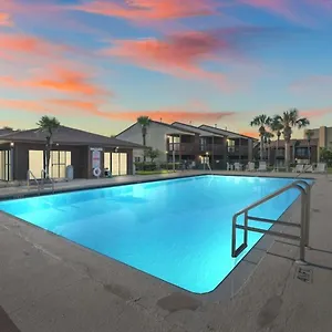 https://dont-worry-beach-happy-beachwalk-condo.panamacity-beachhotels.com